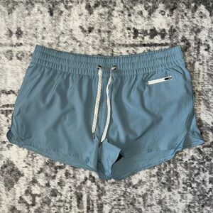 Vuori Clementine Shorts in Shade